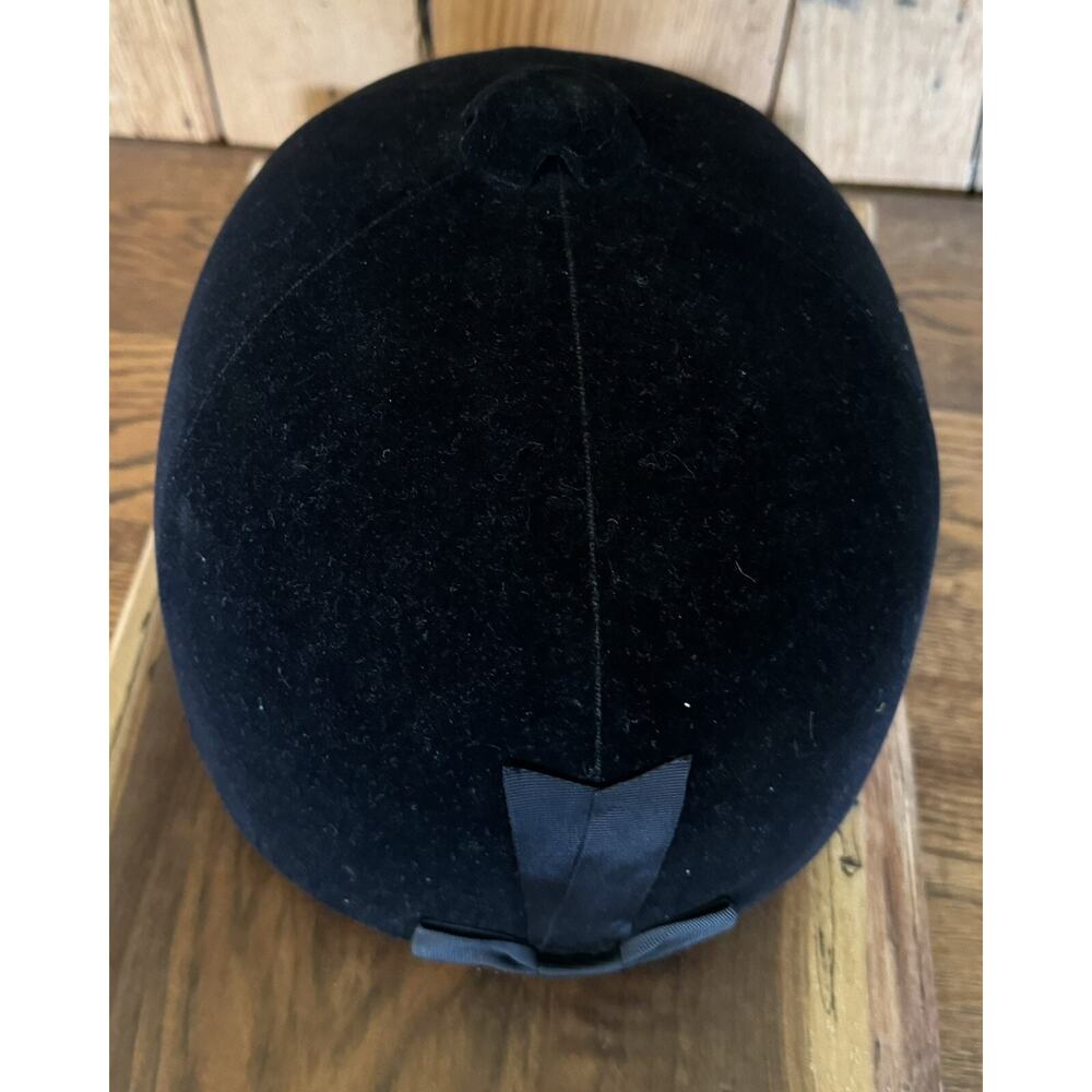International Horse Riding Helmet Black Velvet SEI Pre-Owned Size 7 - Picture 12 of 16